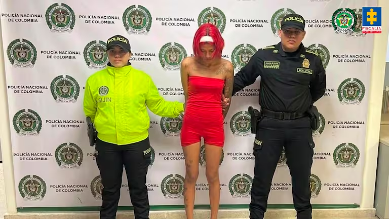 InfoColombia23's tweet photo. 🚔🇨🇴 | En Cartagena, una mujer fue enviada a cárcel por participar en el crimen de un líder social. La procesada habría suministrado el arma de fuego usada en el ataque.
#Noticias #Cartagena #Seguridad #Justicia https://t.co/Tvg9y7Tm2W