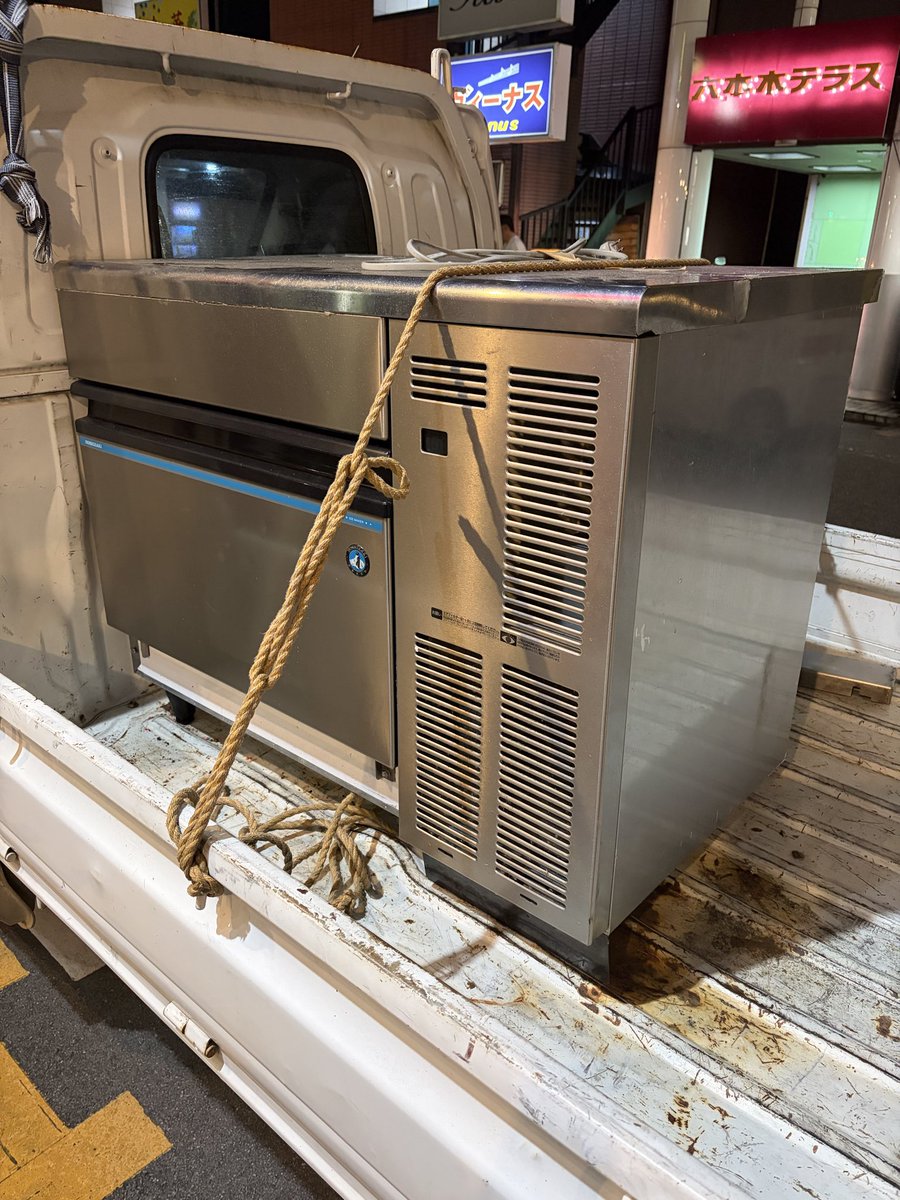 CBR_CBR_CBR's tweet photo. 【売】製氷機

先日まで使用していました(･ω･

写真に映ってませんが下のカバーあります。

15万円|･ω･)ﾉ

配送承ります('ω')

#ホシザキ
#製氷機
#栃木県
#宇都宮 https://t.co/5wmB5w9zY0