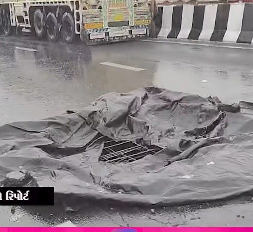gujarat_com's tweet photo. Such a massive sinkhole on the Delhi–Mumbai Expressway between the Bharuch and Kim interchanges, along with heavy damage near an expansion joint. Unacceptable for a recently built expressway. This appears to be Package 5. @NHAI_Official @nitin_gadkari 

Pic - VTV news, in Bharuch, trishul news