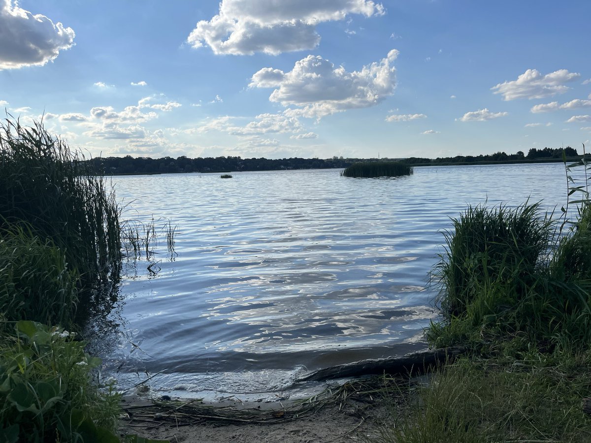 vMiyuDX's tweet photo. Szybki wypad nad jezioro :D (jechałem 3 godziny i czuję jakby mi nogi miały odpaść 😭pomocy) https://t.co/pDMWHYDl5X