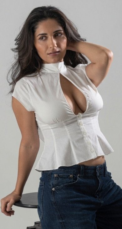 Randomfkkr's tweet photo. Underrated hottie Ruhani sharma 🥵😩 https://t.co/QZF0k5dGjC