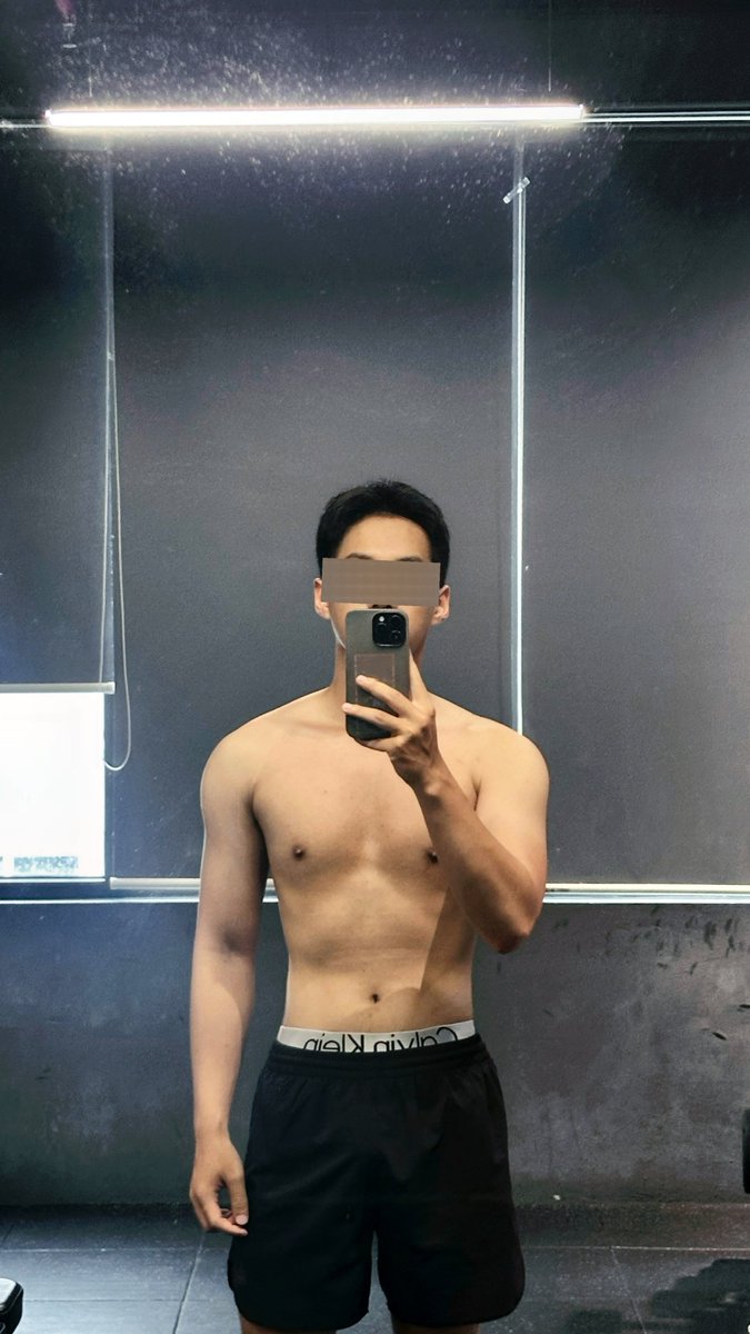 bachxuanthuan's tweet photo. Day 100/878:
Sau 100 ngày đeo thì đây là body của Thuận hiện tại 🥱. Đeo khoá chỉ bứt rứt mấy ngày đầu thôi, còn lại tập trung làm với work out lắm nè. Thuận cũng bận nên không check thường xuyên được, mọi người thông cảm he https://t.co/00fsAMyBLG