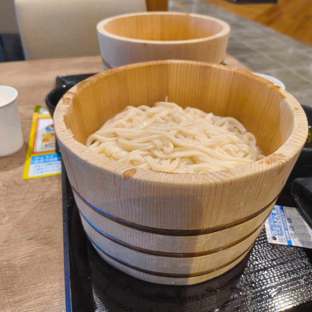 BalloonHamaguri's tweet photo. 丸亀製麺
@UdonMarugame 
の

毎月一日の半額で

半額だからといって

一人で"得を2杯"食べるのは
ガジリが過ぎる https://t.co/SIhqqNidk1