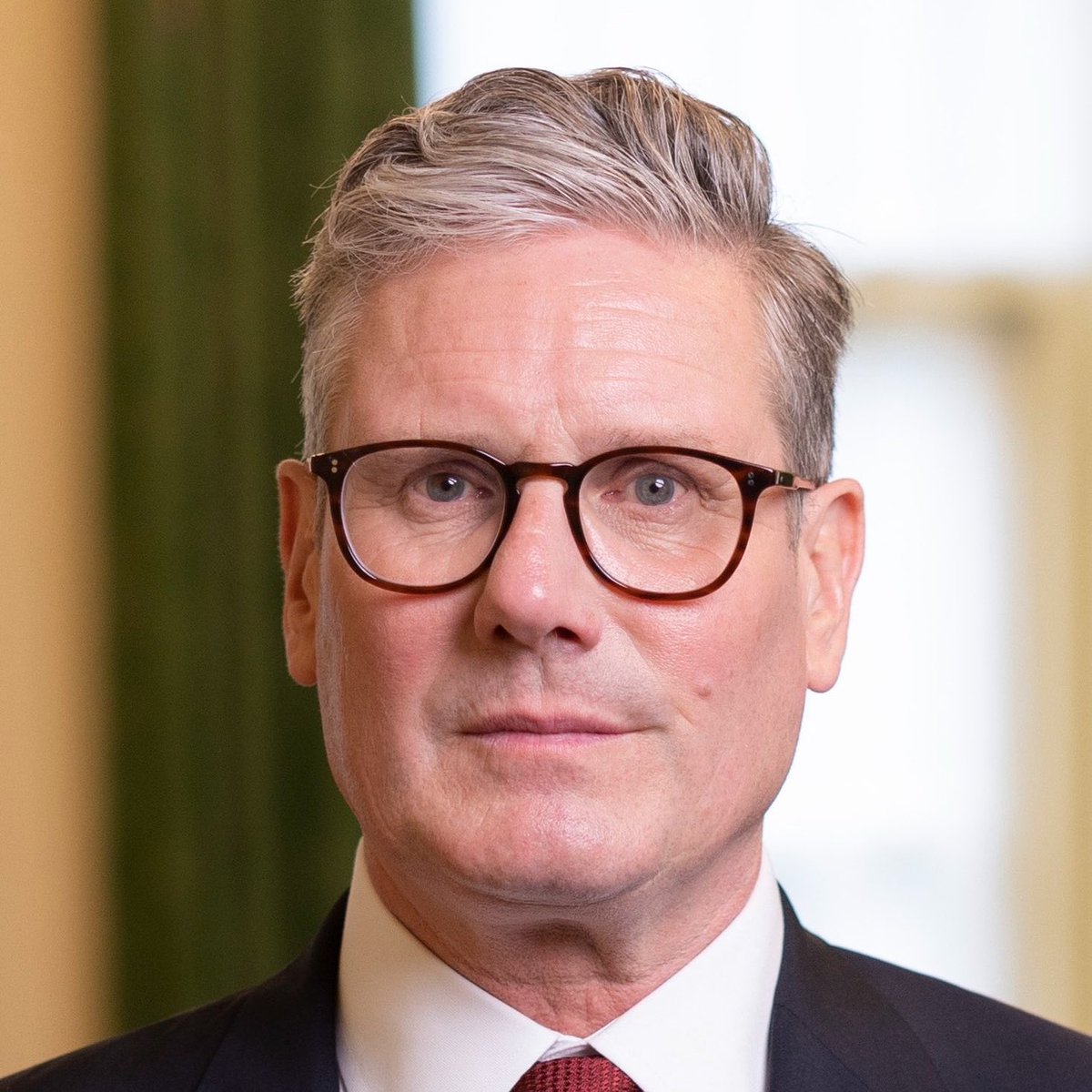 PopBase's tweet photo. Keir Starmer announces that he is “making sure” pubs stay open on Monday past 1am for England’s World Cup game against Mexico. https://t.co/B93Ku75gwr