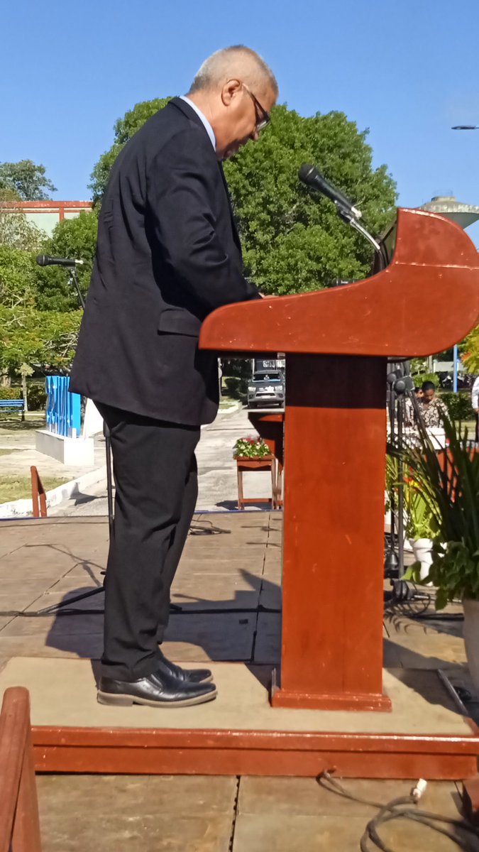 UnissJMarti's tweet photo. Con la entrega de títulos a estudiantes de Sancti Spiritus concluye el proceso de graduación de la @UnissJMarti correspondiente al curso escolar 2025-2026. 791 nuevos profesionales egresan de la casa de altos estudios de #SanctiSpiritusEnMarcha. @CubaMES @Edelvy5 @YaquedeCuba https://t.co/oWXqSnRGRg