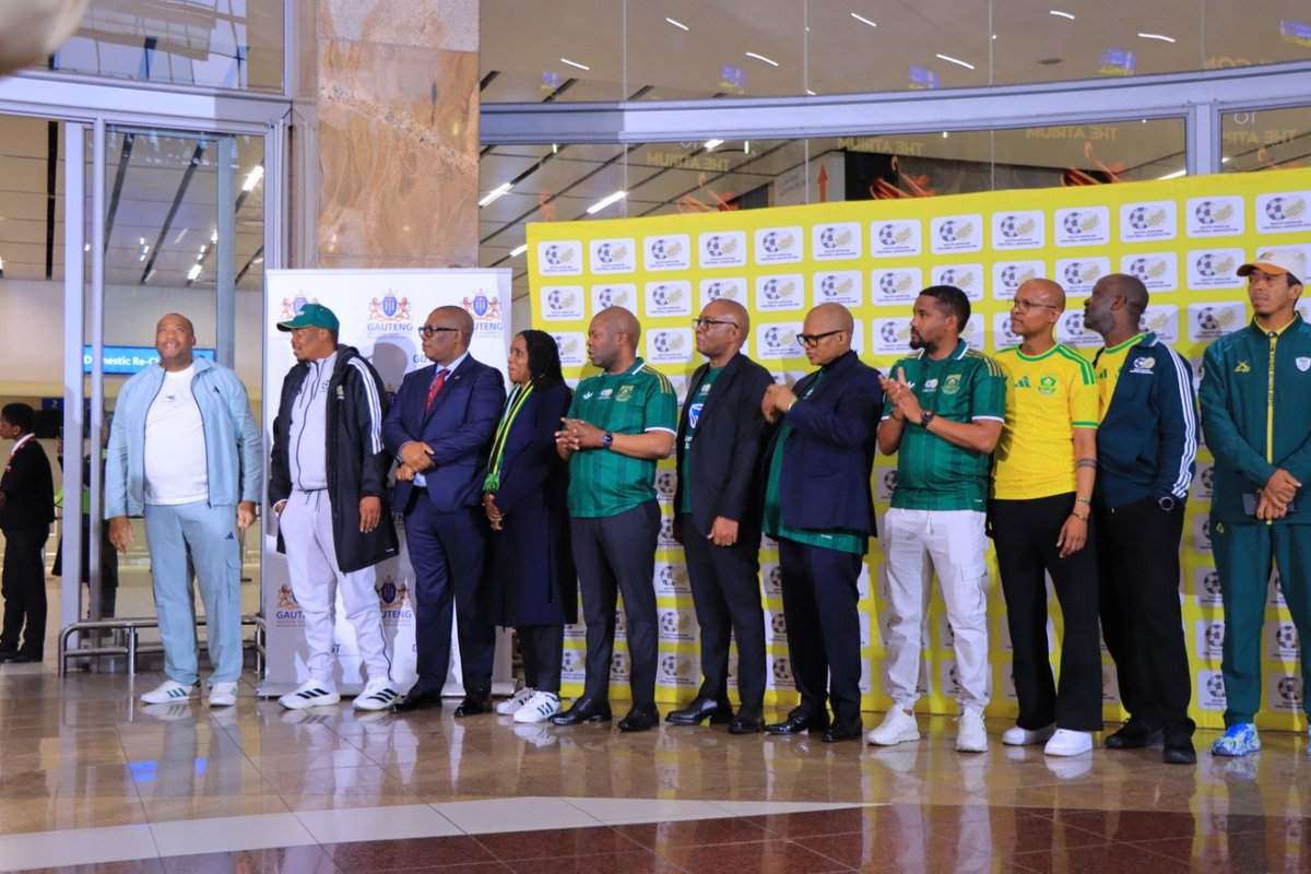 ortambo_int's tweet photo. 🇿🇦 Welcome home, Bafana Bafana! ���✈️

O.R. Tambo International Airport proudly welcomed the team home after their historic @FIFAWorldCup campaign.

Thank you for flying the South African flag with pride.

#SAFA #BafanaBafana #FIFAWorldCup #ACSA https://t.co/jmf5AqPLQd
