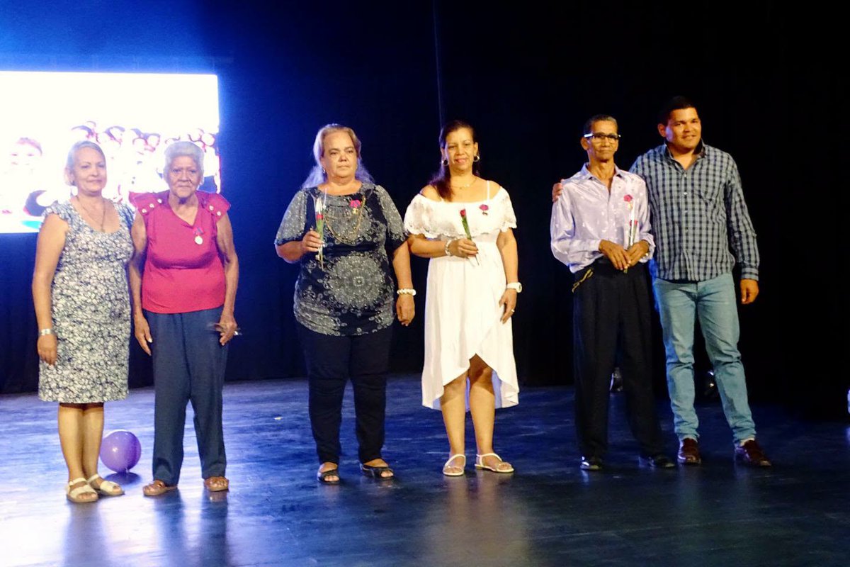 CNCTVGranma's tweet photo. En el emblemático Teatro Bayamo de la ciudad, se desarrolló el acto por la culminación del curso escolar 2025-2026.
La ceremonia contó con la presencia de las máximas autoridades de la provincia: @BarceloOrt92635 , Primera Secretaria del @PartidoPCC  en Granma. https://t.co/RIn6VnQKEt