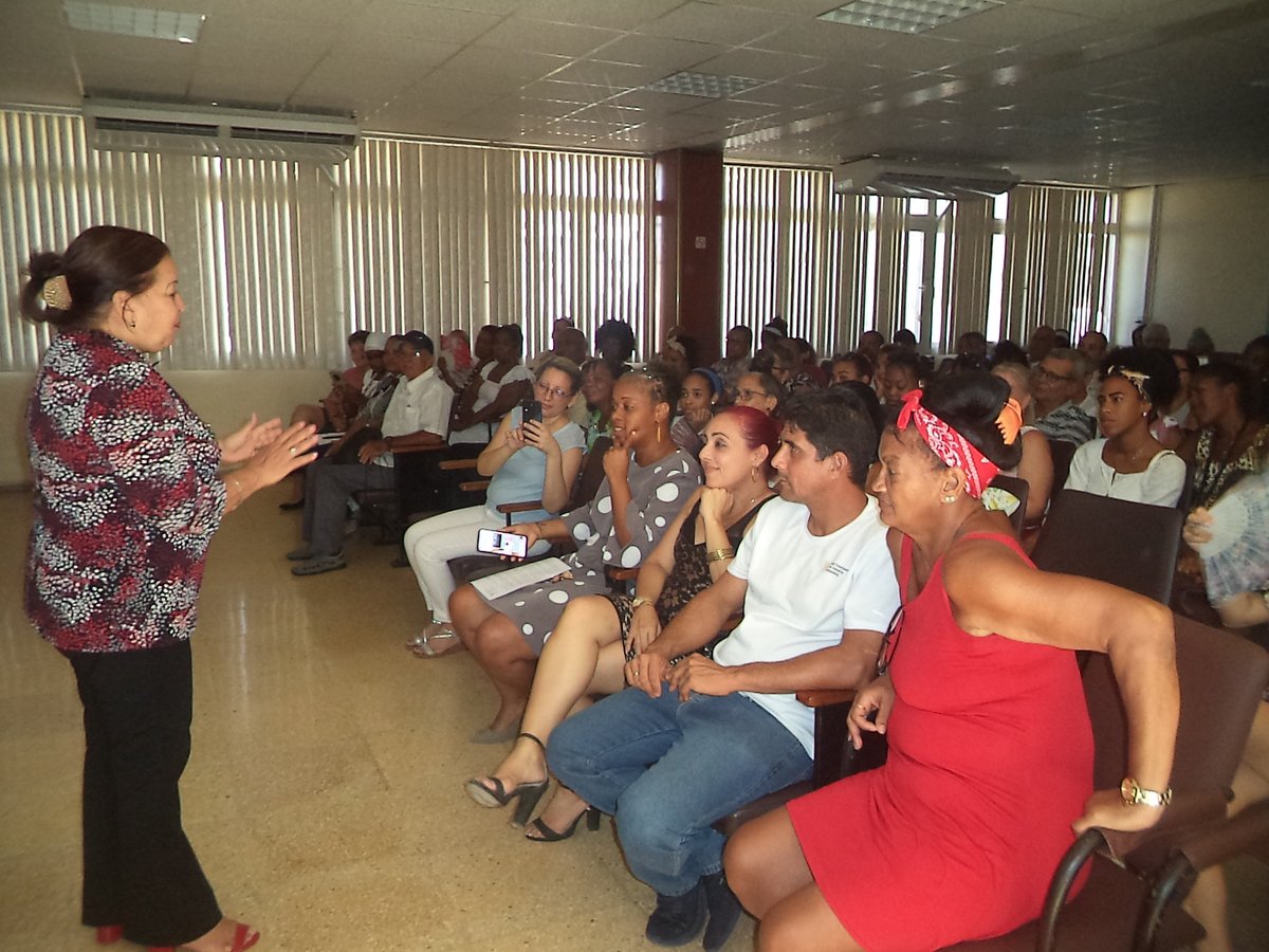 Comunica2015's tweet photo. @TeresaBoue Teresa Amarelle Boué, Dijo: "En las situaciones que vive Cuba, no podemos perder nunca la fe en la Revolución. Defender la Patria es la primera trinchera." #FMC #LaPatriaSeDefiende #AlimentariaPorCuba🇨🇺 https://t.co/0xO9Hfgvbv