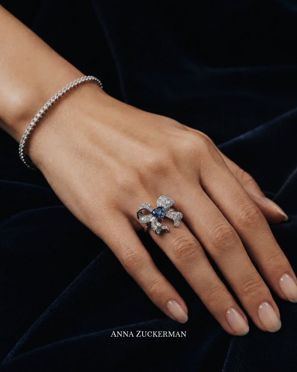 Annazuckerman_'s tweet photo. The Tanzanite Bloom Ring pairs a heart-shaped tanzanite with shimmering Diamond Crystalline in sterling silver finished in platinum. A striking floral silhouette with a softer kind of brilliance.

#StatementRing #LuxuryJewelry https://t.co/0StoFjSzKi