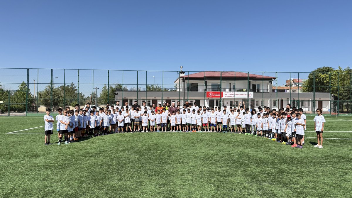 masumayhan's tweet photo. 📍Vali Ahmet Serhadlı Spor Tesisi Ziyareti

Vali Ahmet Serhatlı Spor Tesisi’ndeki kursiyerlerimizi ziyaret ederek antrenmanlarını sürdüren sporcularımızla bir araya geldik. https://t.co/k73hUqsRGE