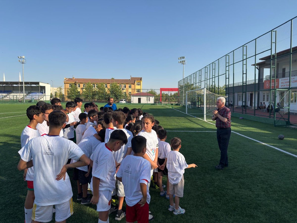 masumayhan's tweet photo. 📍Vali Ahmet Serhadlı Spor Tesisi Ziyareti

Vali Ahmet Serhatlı Spor Tesisi’ndeki kursiyerlerimizi ziyaret ederek antrenmanlarını sürdüren sporcularımızla bir araya geldik. https://t.co/k73hUqsRGE