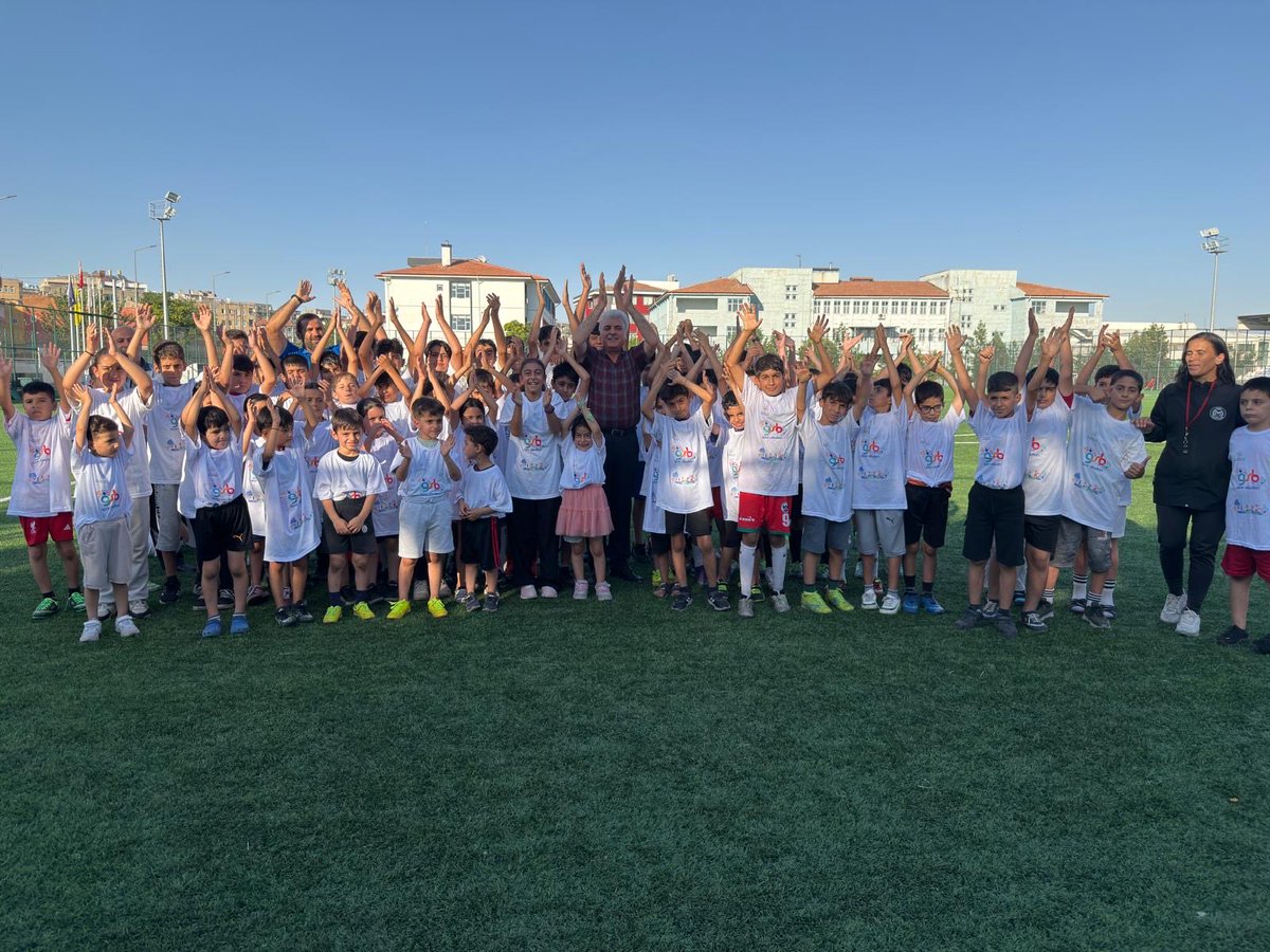 masumayhan's tweet photo. 📍Vali Ahmet Serhadlı Spor Tesisi Ziyareti

Vali Ahmet Serhatlı Spor Tesisi’ndeki kursiyerlerimizi ziyaret ederek antrenmanlarını sürdüren sporcularımızla bir araya geldik. https://t.co/k73hUqsRGE