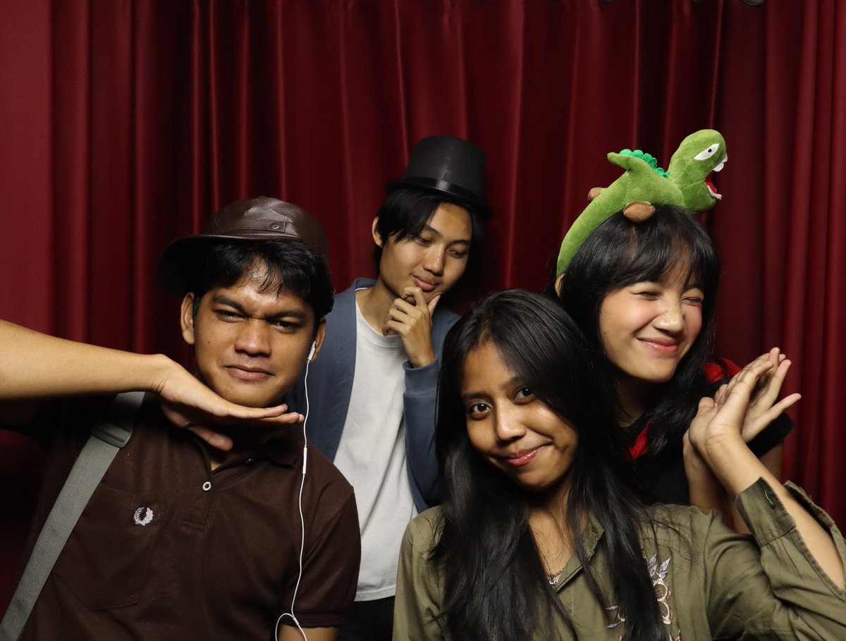 iimarkleuy's tweet photo. blok m with my studytwt fwengss @Nathlaavy @teeksas @ that one girl teman ibnu😆💕💕 had so much fun🩷🩷🙂‍↕️ https://t.co/vEPe1dUTuv
