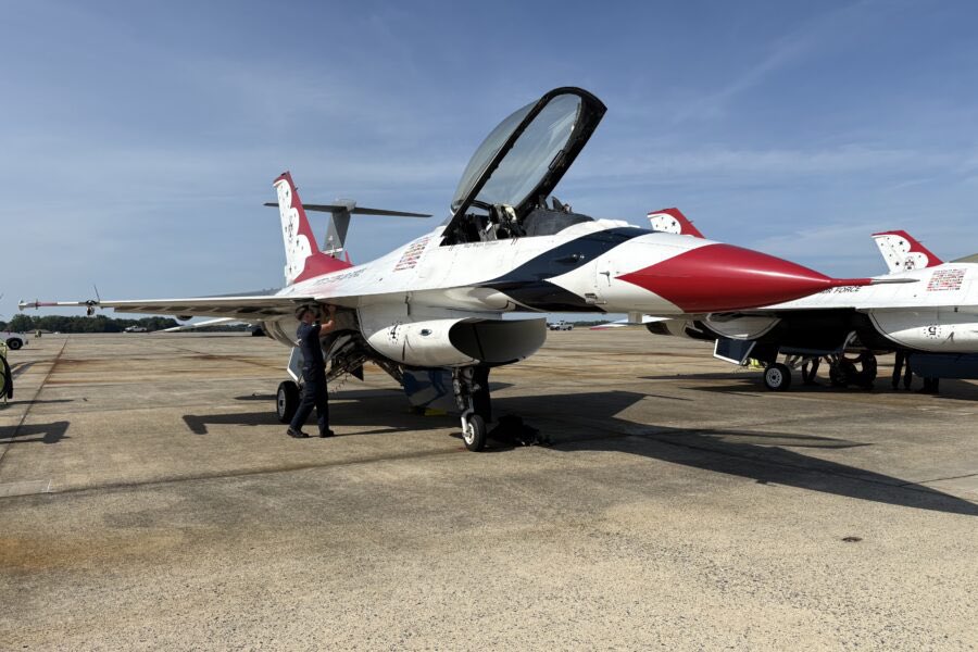 KMNONSCENE's tweet photo. ✈️ THUNDERBIRDS CONDUCT RECONNAISSANCE FLIGHT OVER WASHINGTON AHEAD OF JULY 4TH ✈️

WASHINGTON, D.C. — If you heard the roar of fighter jets over the District today, there’s no cause for alarm.

The U.S. Air Force Thunderbirds conducted a survey and reconnaissance flight over Washington, D.C., as part of preparations for Independence Day events.

The familiar flyover allows pilots to become familiar with the route, landmarks, airspace, and timing ahead of the planned July 4th aerial demonstration.

Residents throughout the D.C. area may hear military aircraft flying overhead as preparations continue in the days leading up to the holiday.

🇺🇸 The official Independence Day flyover is scheduled for July 4.

#KillmoeNews #BreakingNews #WashingtonDC #Thunderbirds #July4 #IndependenceDay #Flyover #DMVNews
