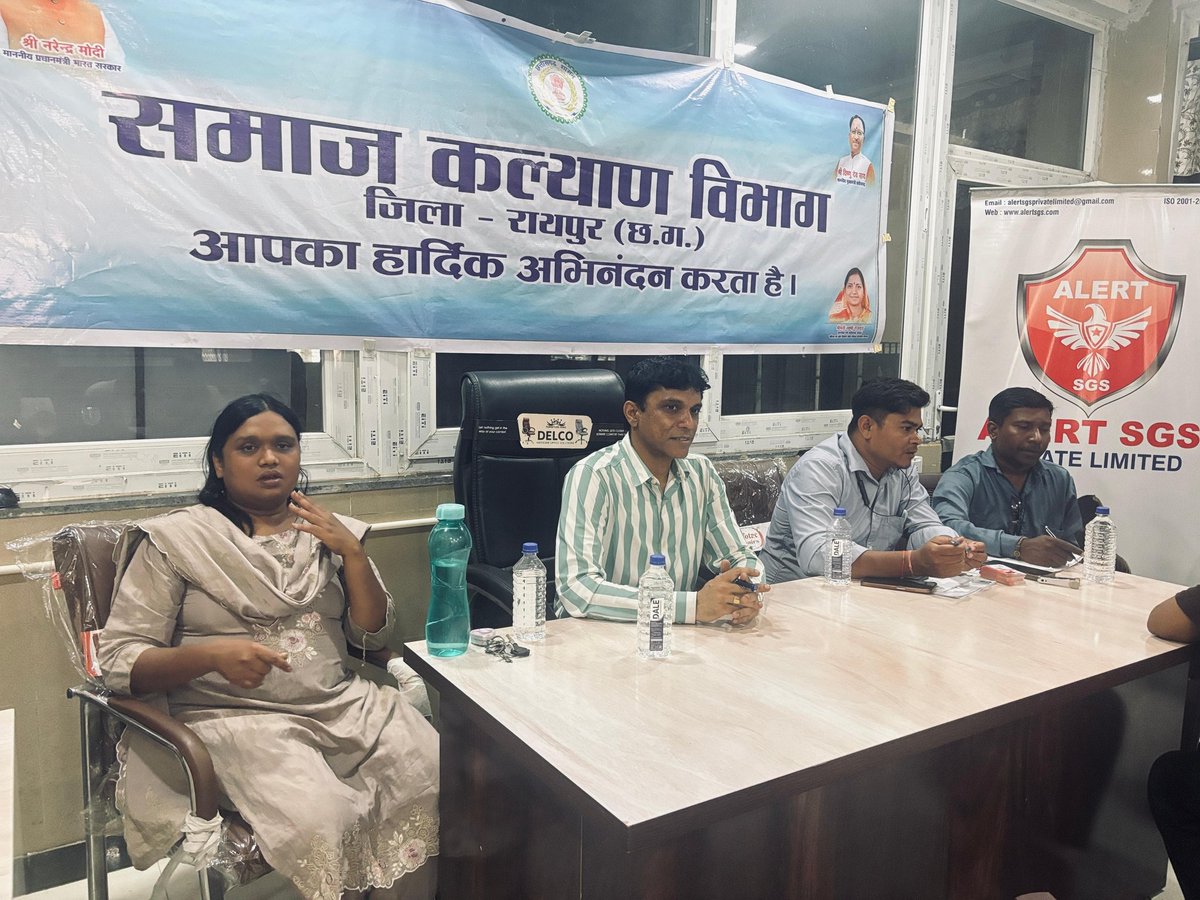 RaipurDistrict's tweet photo. रायपुर में समाज कल्याण विभाग द्वारा आयोजित वॉक-इन इंटरव्यू में प्रदेश के विभिन्न जिलों से आए ट्रांसजेंडर समुदाय के अभ्यर्थियों ने उत्साहपूर्वक हिस्सा लिया।
#walkIn #raipur https://t.co/ZtaYs0BbgM