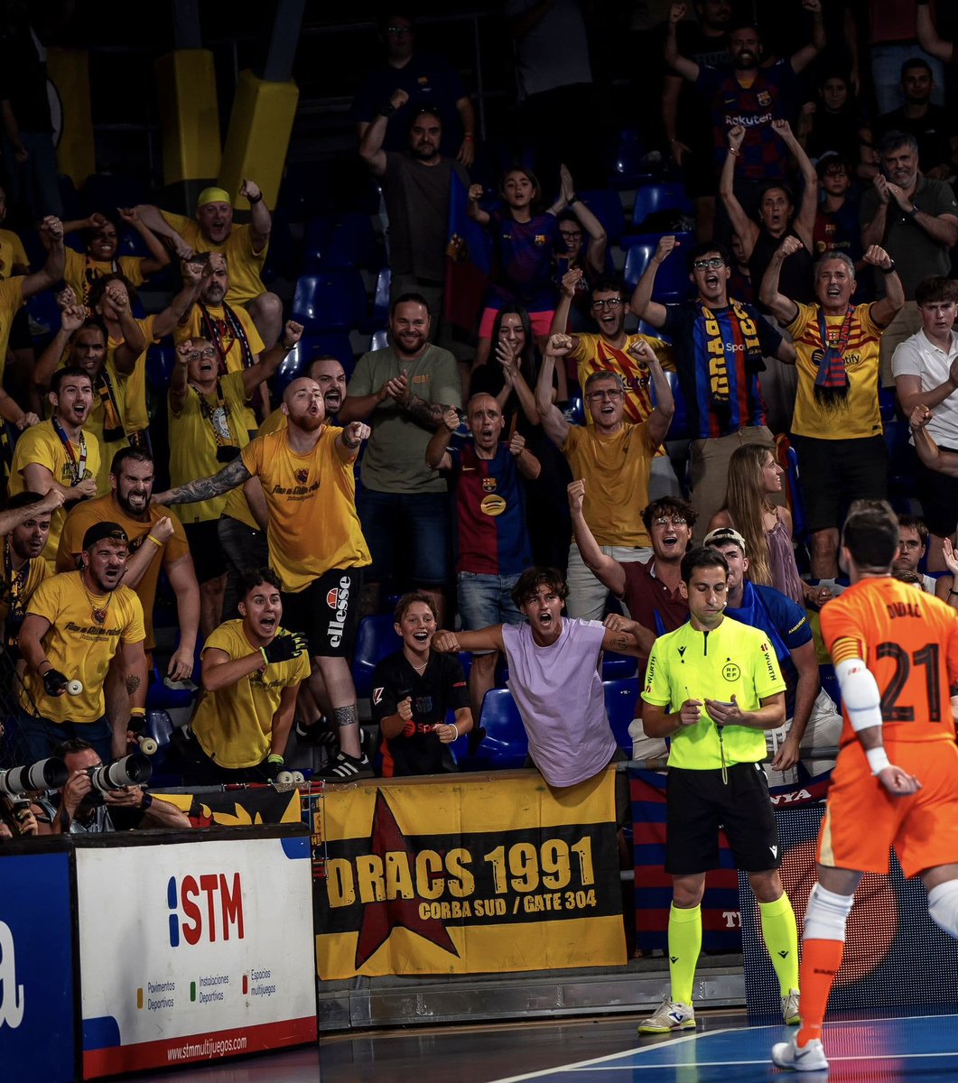 Dracs1991's tweet photo. 🔙 Fa una setmana vam tancar la temporada amb el @FCBfutbolsala de la millor manera: guanyant la Lliga.

🏆 Una sèrie final on vam viure grans moments junts, tant al Palau com a Murcia, per aconseguir un títol que ens el mereixiem.

🔵🔴 Fins la propera temporada, nois! https://t.co/Iyefefs0VF