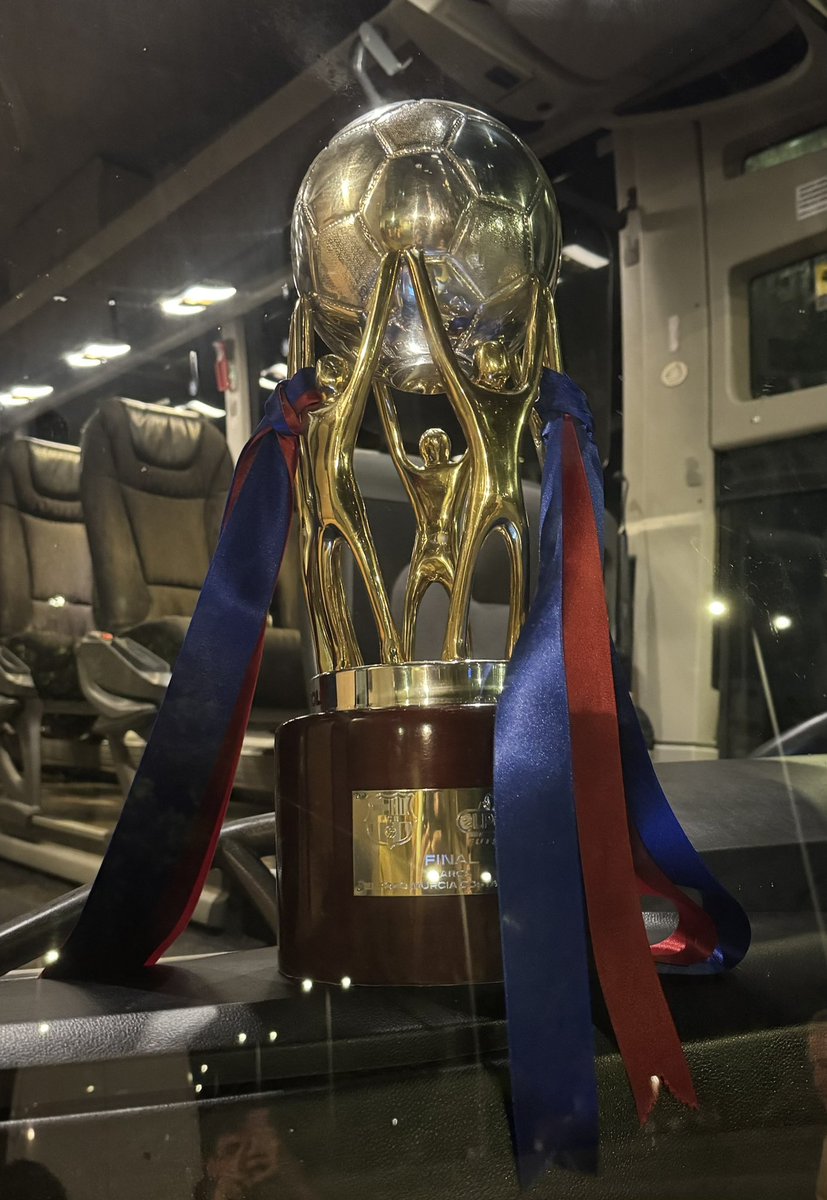 Dracs1991's tweet photo. 🔙 Fa una setmana vam tancar la temporada amb el @FCBfutbolsala de la millor manera: guanyant la Lliga.

🏆 Una sèrie final on vam viure grans moments junts, tant al Palau com a Murcia, per aconseguir un títol que ens el mereixiem.

🔵🔴 Fins la propera temporada, nois! https://t.co/Iyefefs0VF