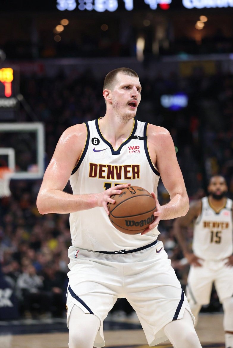 Emmanuelusoneg2's tweet photo. Nikola Jokić (Denver Nuggets) — The best overall player. Triple-double machine, elite vision, and efficiency. Still dominating as a generational big.
#Jokic #NikolaJokic #Nuggets #MVP #TripleDouble #NBA https://t.co/RXX1gnYjeP