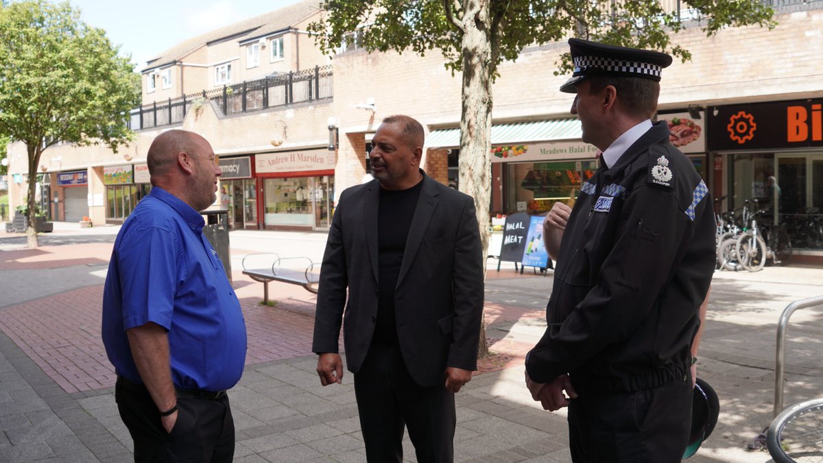 NottsOPCC's tweet photo. At Bridgeway Shopping Centre, the patrol met with local businesses to discuss the importance of visible neighbourhood policing.

During the visit, one of the team’s PCSOs spotted a woman who was wanted by police. She was quickly detained, arrested and taken into custody. https://t.co/9F9Ni27tx6