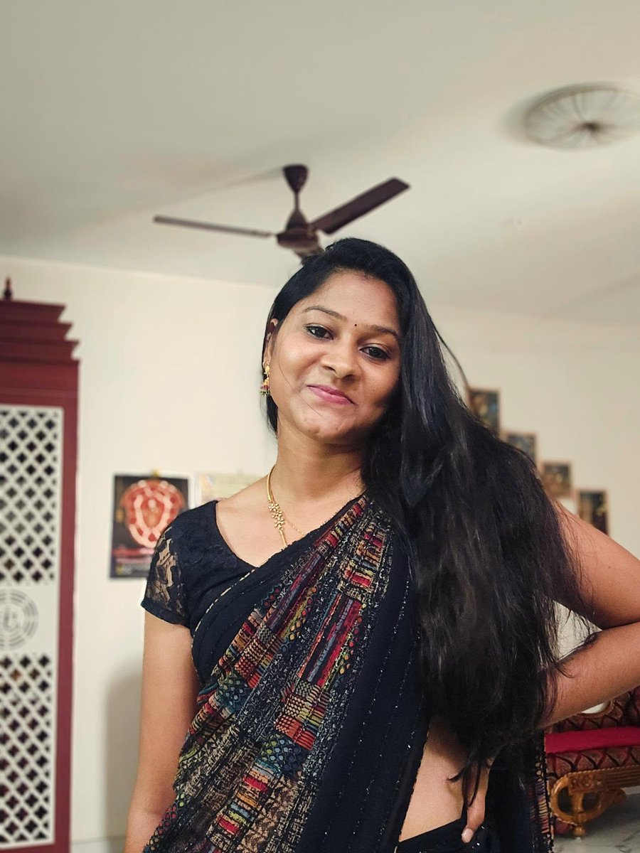 Priyasweety0's tweet photo. Good night 🖤🖤 https://t.co/DUCP1xixb3