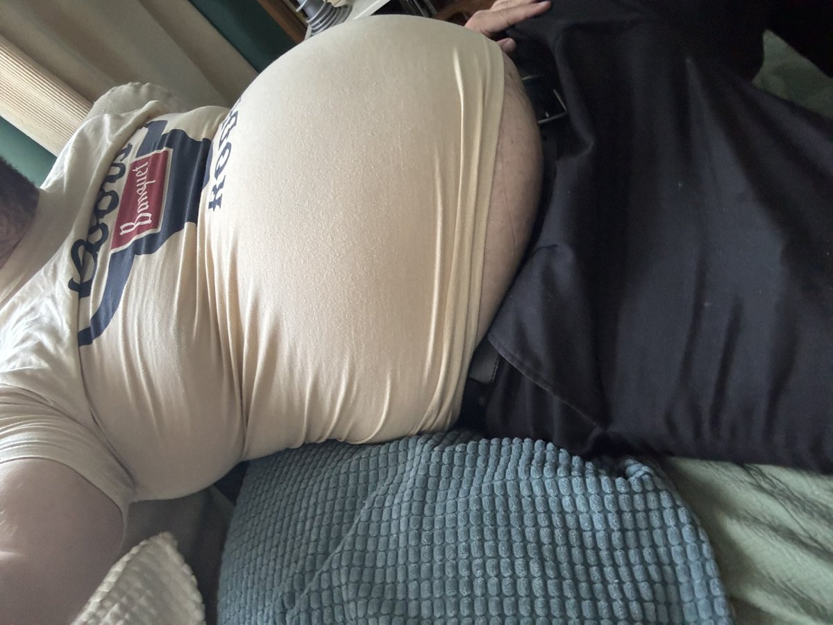 Grrthy's tweet photo. Wasn’t expecting you. But now that you’re here…
#belly #bigguy #thicc #bigboy #tummytuesday https://t.co/8qduoZwJa6