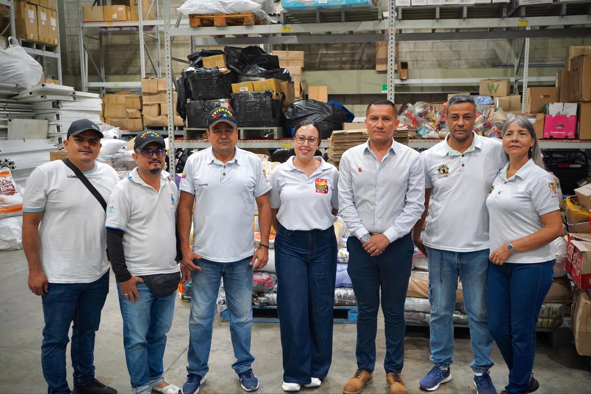 TotoyaCasallas's tweet photo. Más de 30 toneladas de ayuda partieron hacia nuestro país hermano, Venezuela. 🇨🇴🤝🇻🇪 https://t.co/VmUGGgwQaU