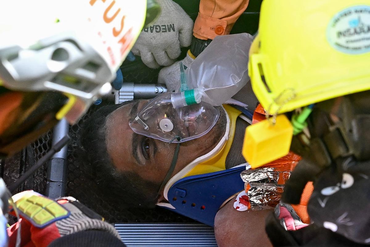 nypost's tweet photo. Venezuelan security guard miraculously rescued from basement 8 days after earthquakes https://t.co/IgijeeiNPA https://t.co/FdZL8W9uop