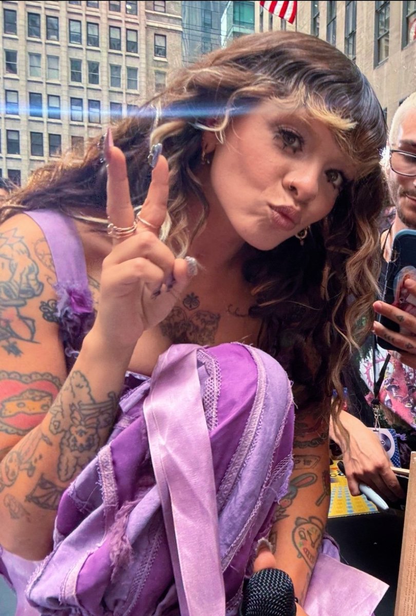 HadesCryBaby's tweet photo. Depois da Melanie Martinez falar que ta finalizando algumas musicas e ainda quer compor mais uma, me faz acreditar que o ELYSIUM vai ter dezoito musicas assim como o HADES, torcendo por isso https://t.co/iX54SfM5jE