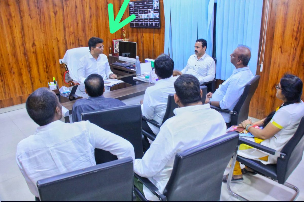 akula_bjp's tweet photo. Quthbullapur MLA K.P. Vivekanand allegedly occupied the official chair of the Nizampet D C during an  review meeting. If verified, the authorities should conduct an inquiry ,take appropriate action.@TelanganaCMO @revanth_anumula @TelanganaCS @MC_Cyberabad @CMC_Offcl @DC_Nizampet https://t.co/F2HR13eaYv