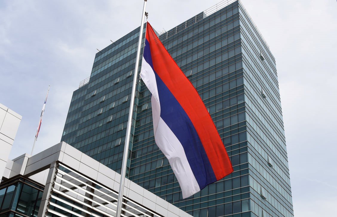 NationalIndNews's tweet photo. #BREAKING The Government of the Republic of Srpska adopted a decision under which the public display and promotion of the flags and symbols of the Bosnian Muslim army carry prison sentences of up to three years. https://t.co/zSF8KaMJ6G