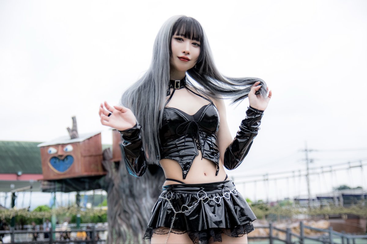senkyoku_rina's tweet photo. キンマー１日目に出てた派手髪アイドルです😈
早く見つけろください🖤
#近代麻雀水着祭2026
#いかなきゃキンマー https://t.co/fkbpUKtJna