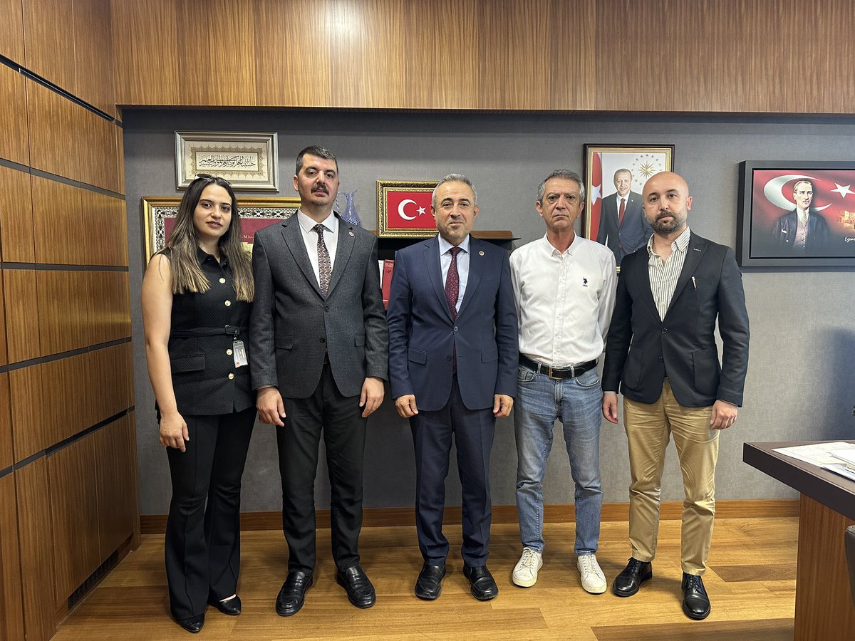 irfankaratutluu's tweet photo. Güven Haber-Sen Genel Başkanı Uğur Solak ve kıymetli yönetim kurulu üyelerini Meclisimizde misafir ettik.

Sendikal faaliyetler ve gündeme ilişkin konular üzerine istişarelerde bulunduk. Nazik ziyaretleri dolayısıyla teşekkür ediyor, çalışmalarında muvaffakiyetler diliyorum.

@GuvenHaberSen