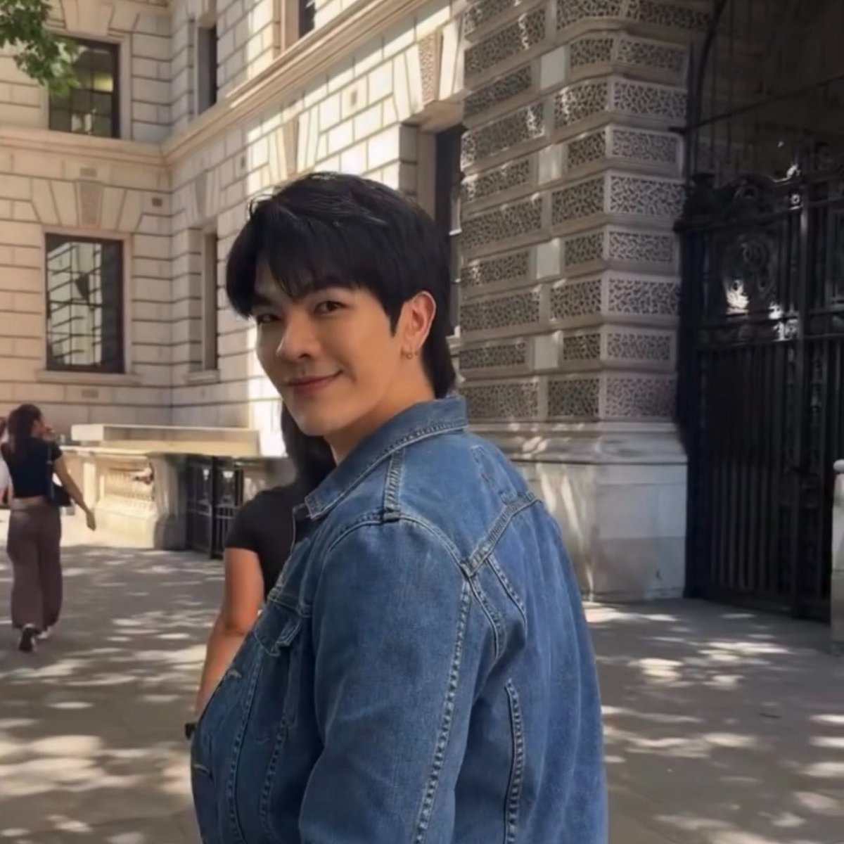 lipiicez's tweet photo. ลอนดอนไม่ธรรมดาเลยอะ🇬🇧

#ClearThailandxMile @milephakphum #MilePhakphum https://t.co/lGdgSfWjBA