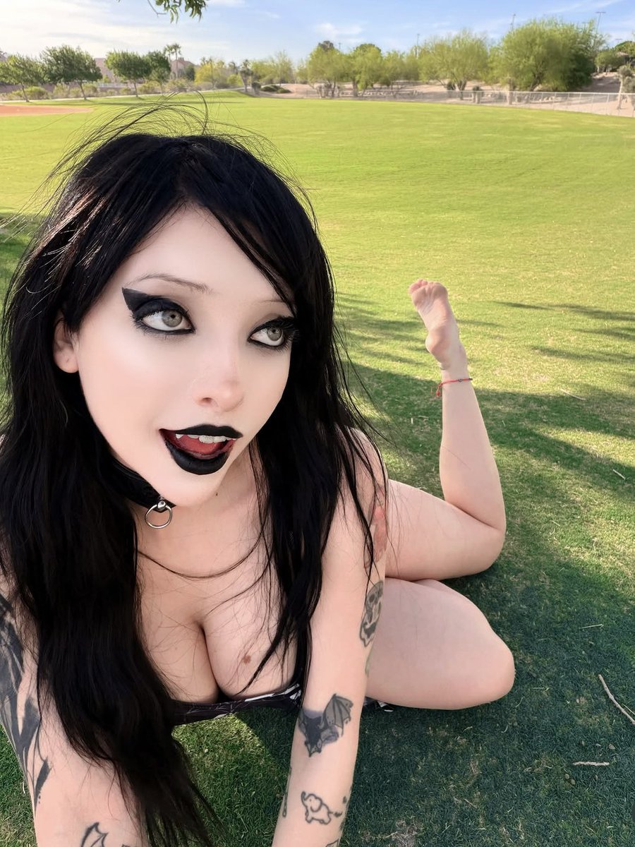 bellbobagg's tweet photo. Someone take me on a picnic :3 https://t.co/aSwJryQXei