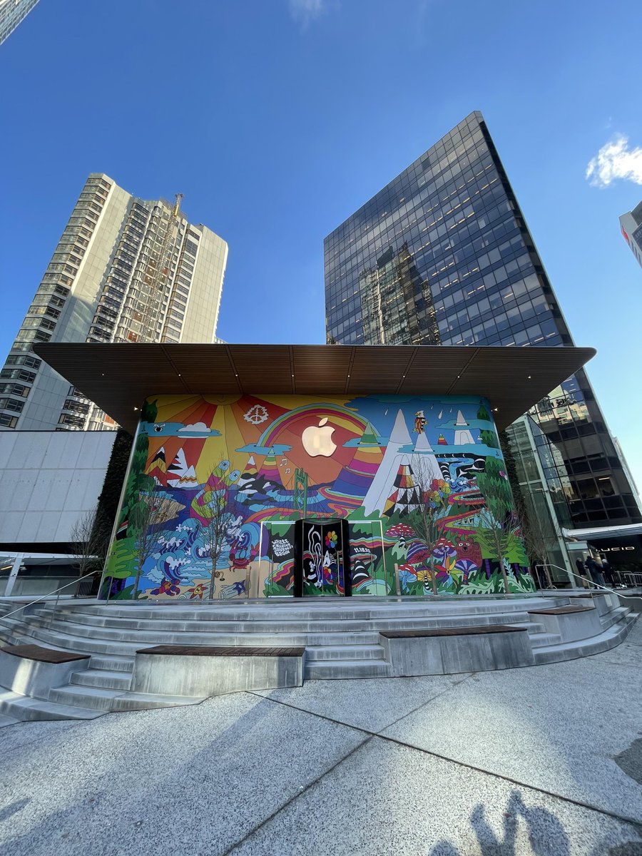 BasicAppleGuy's tweet photo. Really want to find a way to turn Vancouver's Pacific Centre Apple Store mural into a desktop wallpaper. https://t.co/wconpZ2rkW