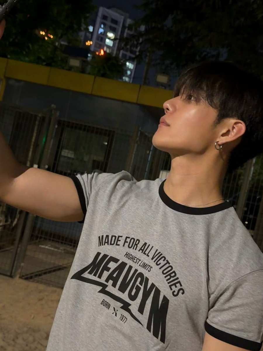 CIX_Instagram's tweet photo. 260628 #승훈 kimseunghuni instagram 
https://t.co/D7VVrN0Wdo

🍃

낮엔

너무

덥다

🤳

🍰

☕️

🖤

☺️

👞

🌼 https://t.co/wu9s5ckAPH