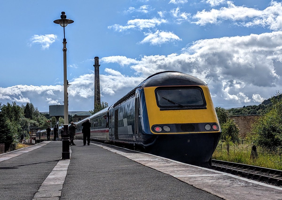 DownOnTheStour's tweet photo. From Warship to Warrior ⚔️
832 to Rammy, then plenty of 37610 thrash back before ending the day on the brilliant IC125 set to Rawtenstall 😍
#DOTS #railwayphotography #trainphotography #class37 #HST #warship #intercity125 #hellfire https://t.co/4Y3q7mJsjh