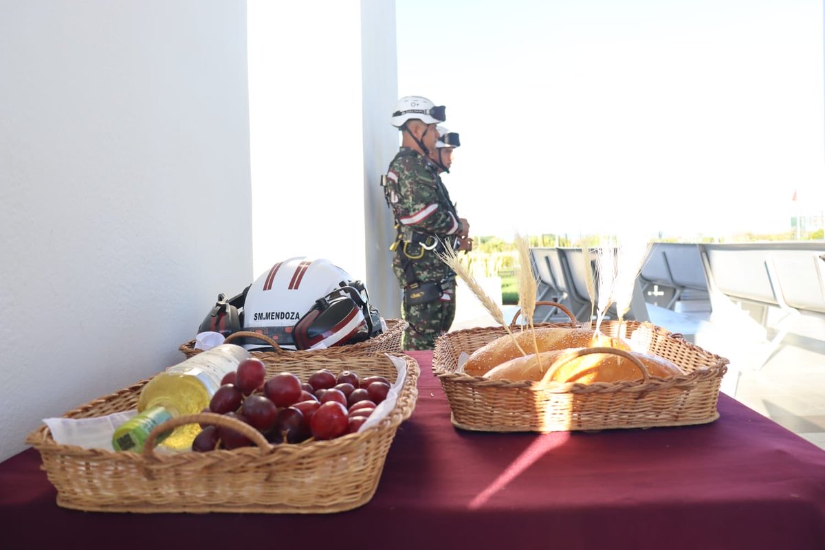 Ingenieros_EJC's tweet photo. #BRIAD | Con una solemne eucaristía de acción de gracias dieron inicio los actos protocolarios de transmisión de mando de la Brigada de Ingenieros de Atención y Prevención de Desastres.

Durante la ceremonia, se elevó una oración de gratitud por la gestión, entrega y liderazgo del señor Coronel Wilsón Eduardo Martínez Escobar al frente de esta unidad, destacando su compromiso con el servicio a los colombianos.

De igual manera, se encomendaron a Dios los nuevos retos y destinos de quienes integran la Brigada, para que continúen cumpliendo su misión con vocación, profesionalismo y espíritu de servicio en beneficio del país.

#IngenierosMilitares
#SiempreATuLado