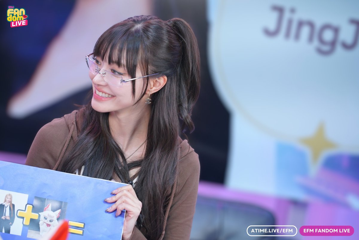 EFM_STATION's tweet photo. มาถึงช่วงเล่นเกมสุดสนุก 👾 กับเกม “บริษัท จจจปฟก จำกัด (มหาชน)” โดยบริษัทนี้จะพาทั้งคู่ไปทำภารกิจที่แผนกต่าง ๆ 🏢 เรียกได้ว่าฟินครบทุกแผนกเลยล่ะ 😳 สามารถดูย้อนหลังได้ทาง YouTube : ATIME เลยน้าา 😘 https://t.co/XpyX1AjksZ