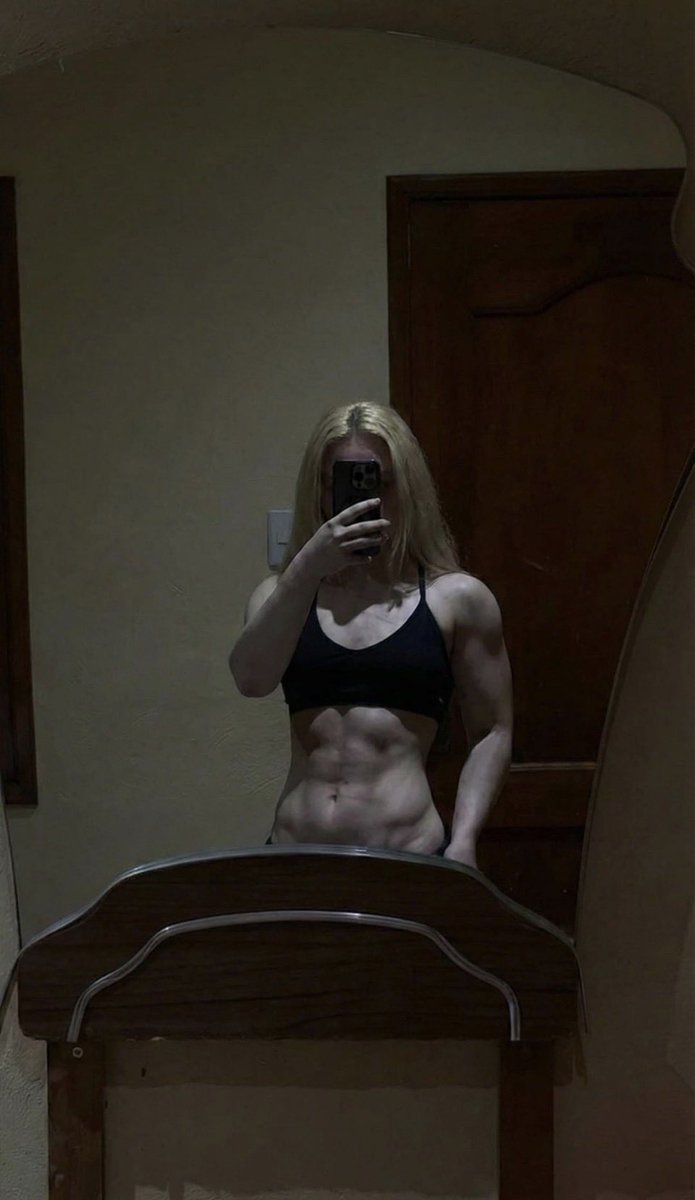 FindomMuscle tweet picture