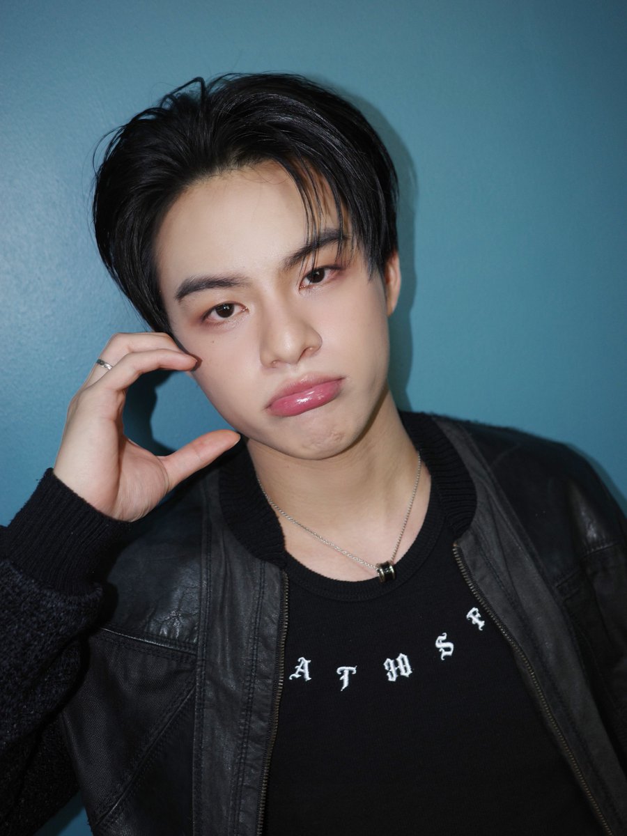 TEAMMARCKRIS's tweet photo. 📢🔔

SOCIAL UPDATE 
[On Instagram @ pugkyy]

👩🏻‍🎨 Make up @ pugkyy
💇🏻‍♂️ Hair @ @ nenaenos_tp 
👔 Stylist @ galoftt

#️⃣#️⃣#️⃣
THE WALL SONG x BUS
#ร้องข้ามกำแพงxBUS
#MARCKRIS
#BUSbecauseofyouishine https://t.co/wFJ2DuybdX