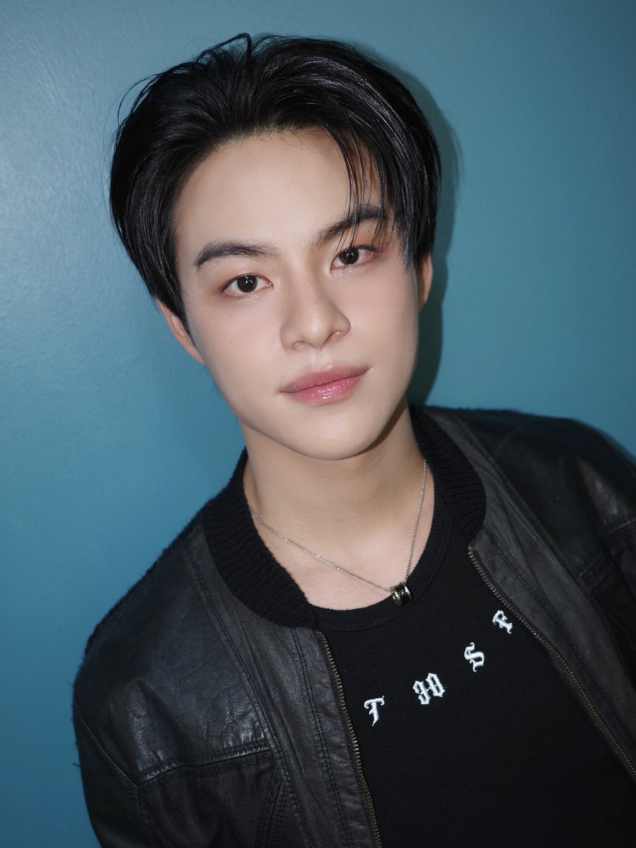 TEAMMARCKRIS's tweet photo. 📢🔔

SOCIAL UPDATE 
[On Instagram @ pugkyy]

👩🏻‍🎨 Make up @ pugkyy
💇🏻‍♂️ Hair @ @ nenaenos_tp 
👔 Stylist @ galoftt

#️⃣#️⃣#️⃣
THE WALL SONG x BUS
#ร้องข้ามกำแพงxBUS
#MARCKRIS
#BUSbecauseofyouishine https://t.co/wFJ2DuybdX