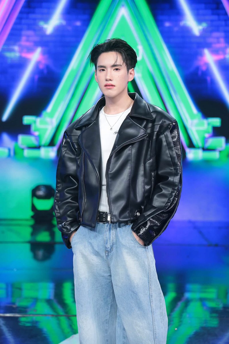 IDEAZONETIMER's tweet photo. อยากให้เฮียภูออกทีวีบ่อย ๆ 
ความหล่อฮีน่ะ 😍 อร้ายยยย

THE WALL SONG x BUS

#ร้องข้ามกำแพงxBUS
#PHUTATCHAI https://t.co/G9Q8aoWWFp