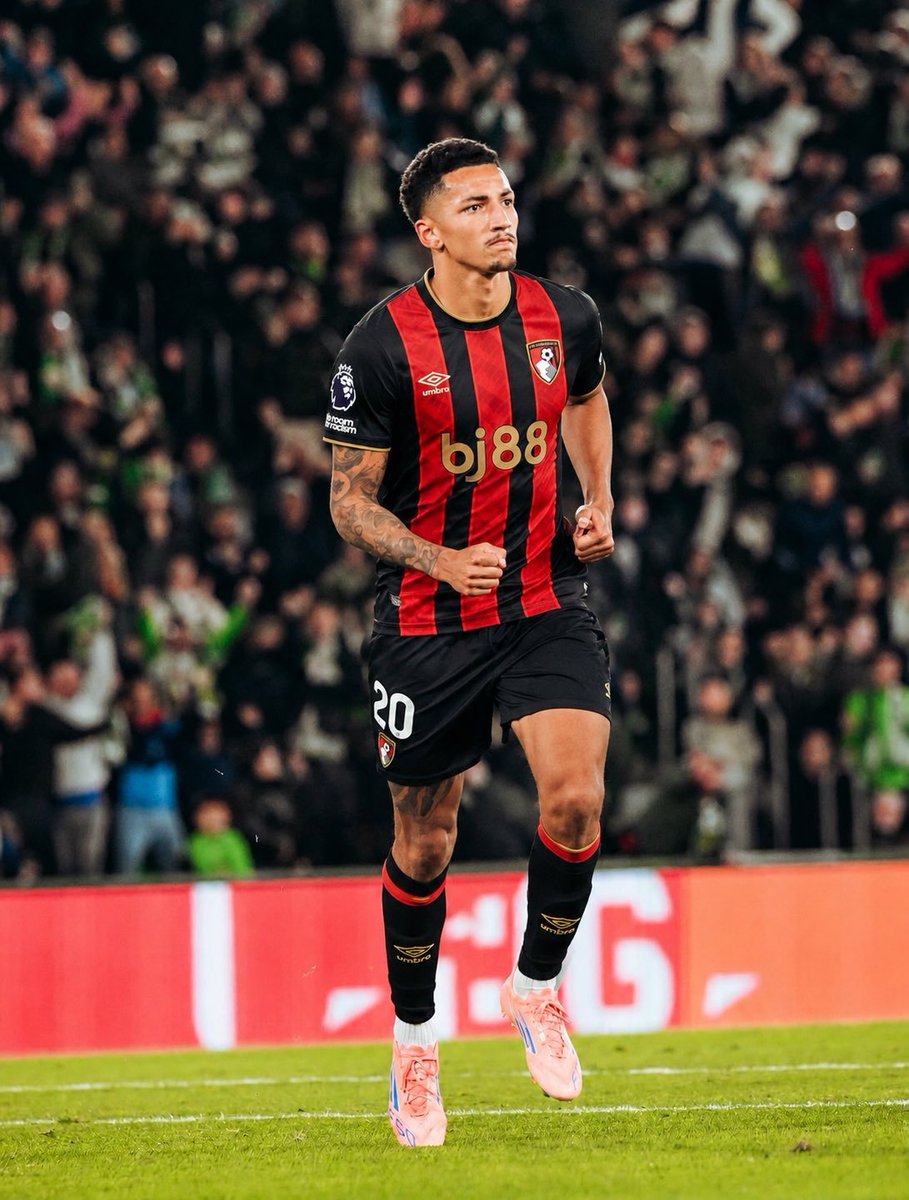 Misticauruguaya's tweet photo. 🇺🇾🚨 ATENCIÓN El Toro Álvaro Rodríguez será nuevo jugador de Bournemouth.

El uruguayo dejará Elche por € 25M + € 5M en variables por 5 temporadas.

 ℹ️ @RodriVazquez95 en @Sport890 https://t.co/7ARKILTrH9