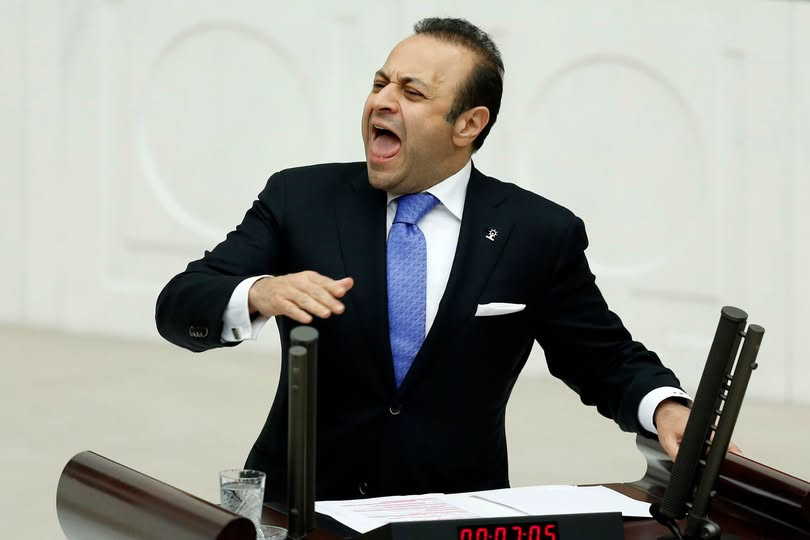 Baykus92's tweet photo. Bu adamın ''Bakara makara sallıyorum'' dediği olay dini değer değil miydi? Sizin dini değerleriniz kişiye göre değişiyor mu? https://t.co/jrwKvsYIcA