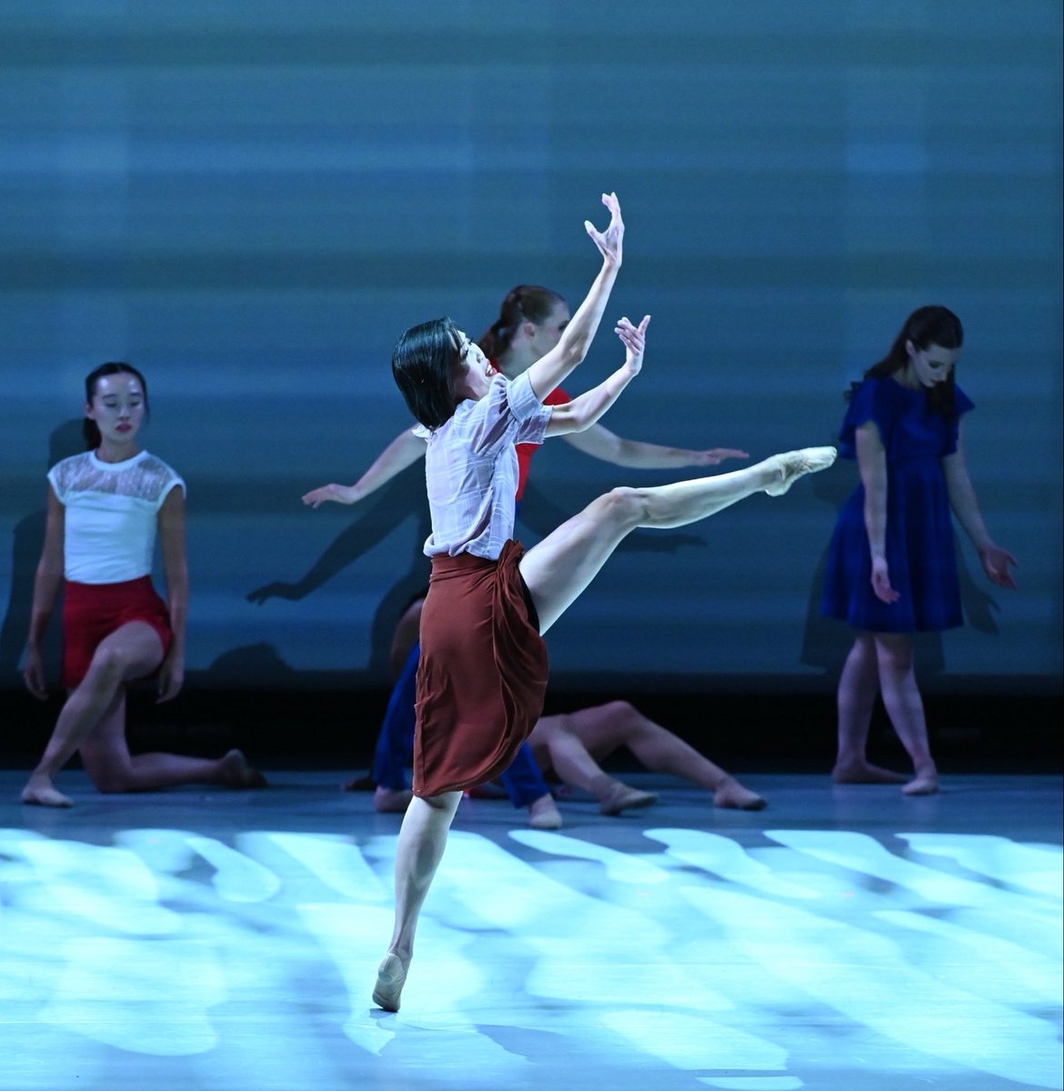 ShuChenCuff's tweet photo. In 2022, I choreographed “I Am Here” about my #immigration #journey to the #USA. This seems especially meaningful now as we celebrate #America250 #Birthday. I’m so thankful to be living in this beautiful country & having amazing family & friends here.
#gindance #dance #dancer https://t.co/k6cvNKiooq