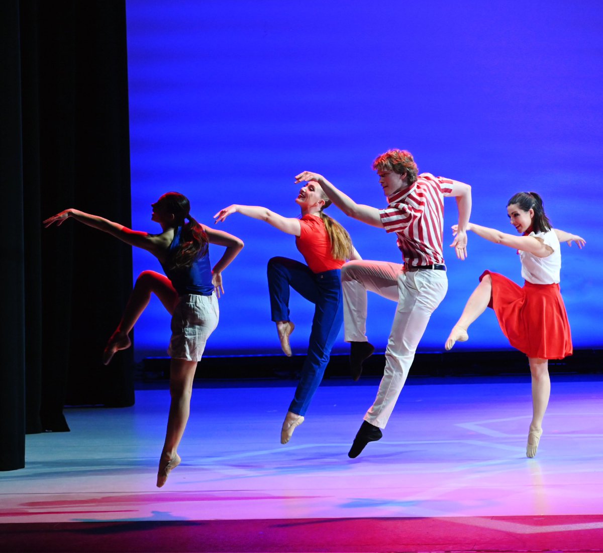 ShuChenCuff's tweet photo. In 2022, I choreographed “I Am Here” about my #immigration #journey to the #USA. This seems especially meaningful now as we celebrate #America250 #Birthday. I’m so thankful to be living in this beautiful country & having amazing family & friends here.
#gindance #dance #dancer https://t.co/k6cvNKiooq