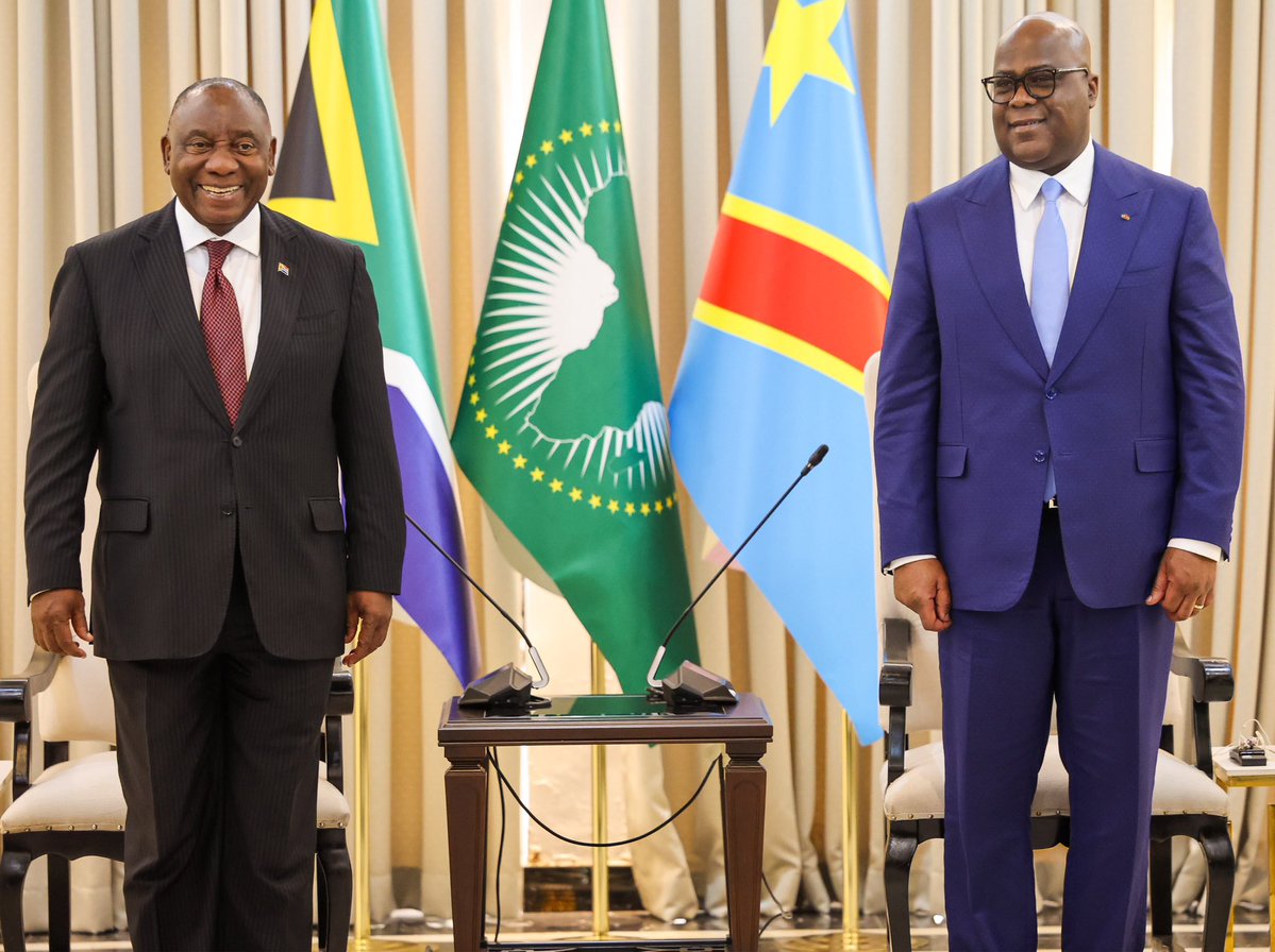 PresidencyZA's tweet photo. 🇿🇦His Excellency President @CyrilRamaphosa and 🇨🇩His Excellency President Felix Tshisekedi of the Democratic Republic of Congo held a bilateral meeting with their respective delegations at State House during the African Union solidarity visit to Kinshasa, DRC.

#AfricaResponds 
#BetterAfricaBetterWorld 🌍