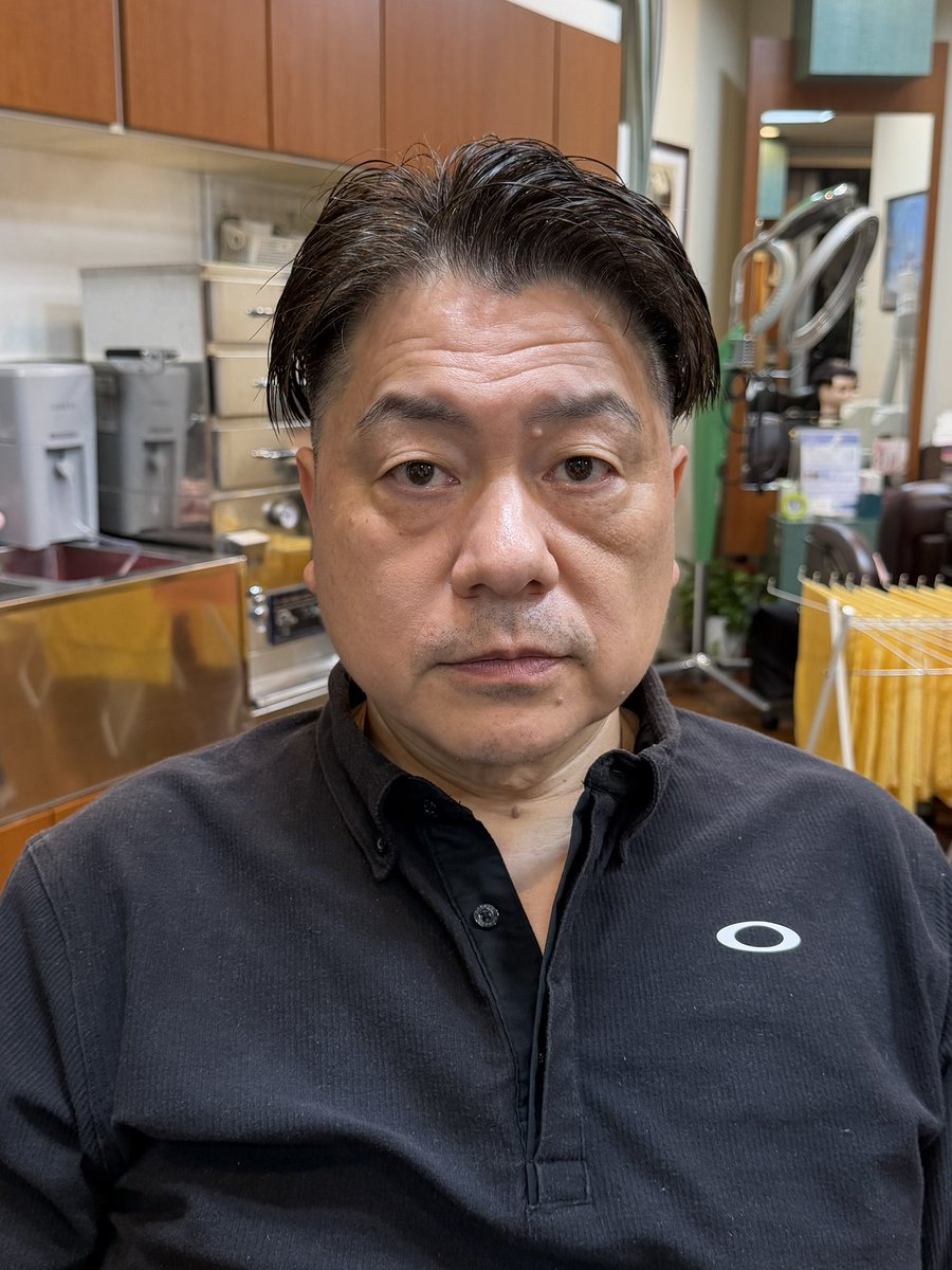cuthousetwin's tweet photo. 高槻理容組合の研究会の後半に、ウィッグでフェードカットの練習をしていた息子に人間で練習した方が良いとなり、急遽私がフェードカットのモデルになりました。髙橋先生と佐藤先生にしっかりご指導していただきありがとうございました。本日は夜遅くまでありがとうございました😊 https://t.co/sbXxkPWKM2
