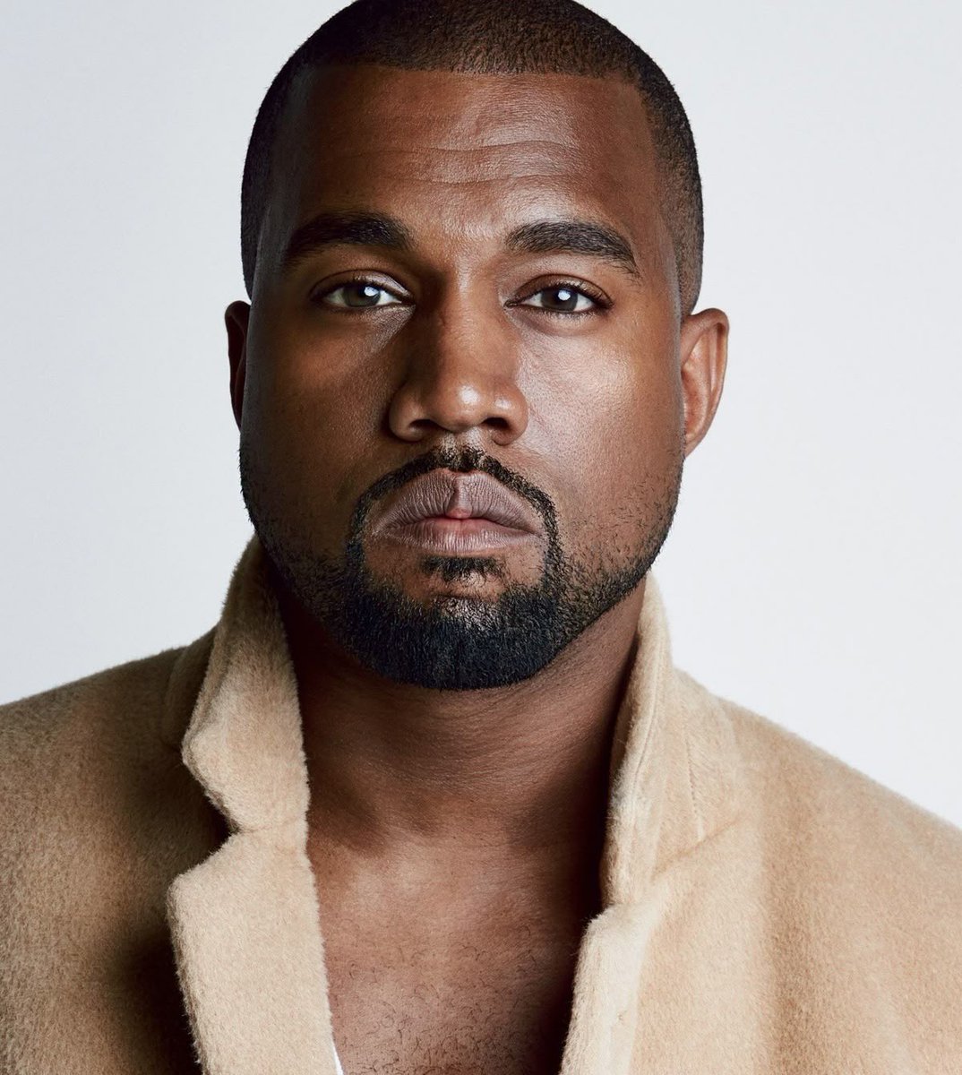 PopTrendsx's tweet photo. Kanye West detona Kim Kardashian por ser uma pessima mãe com sua filha North West:

“Kim Kardashian é uma mãe negligente, transformou minha filhinha em uma garota emo, cheia de piercings e tatuagens.” https://t.co/qvxc8k6Sbg